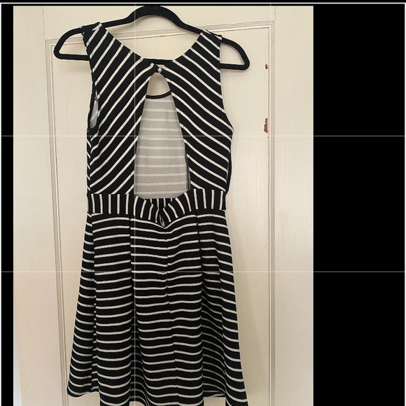 Great Grad dress - Closet clear out! - Picture 3 of 3